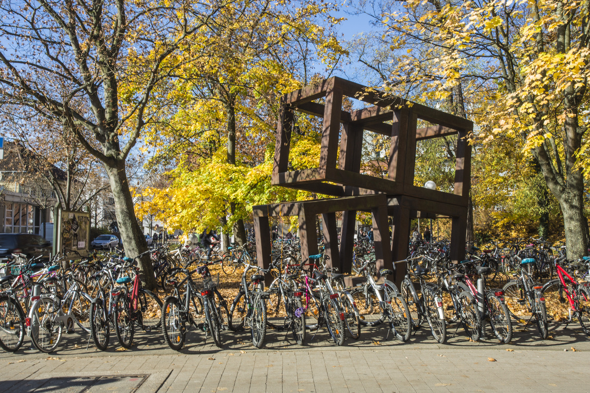 KIT-Campus mit Fahrrädern